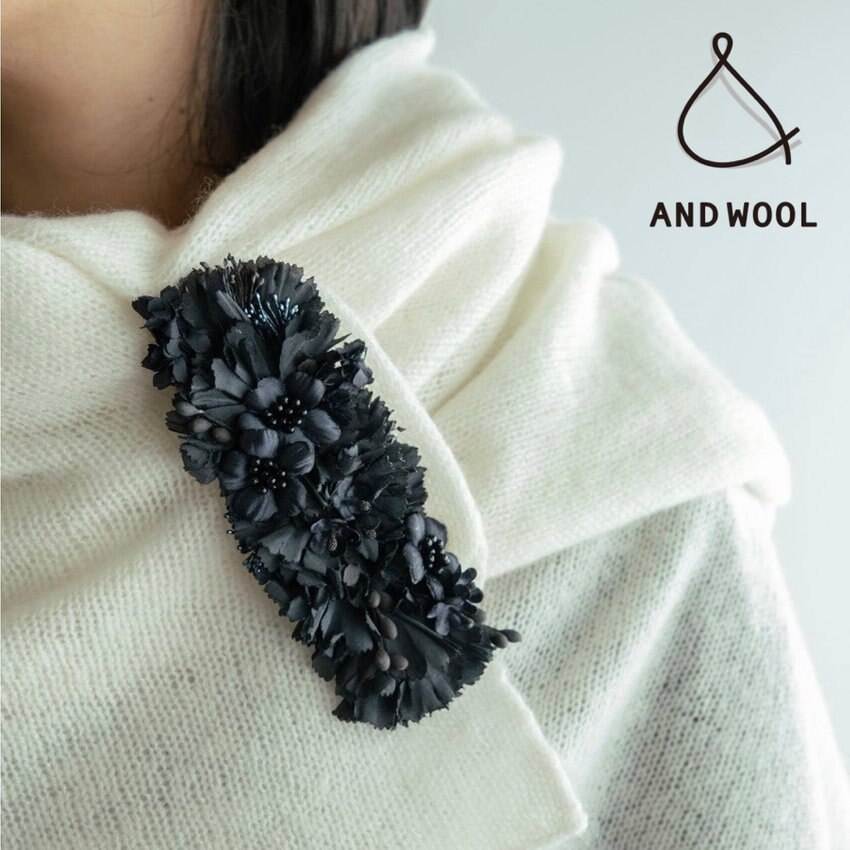 【AND WOOL お出かけ小物】フォーマルシーンにも使いやすい、スタイリングを格上げする上質なブローチ