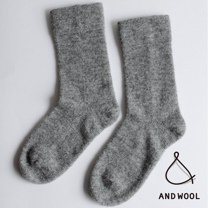 なめらかで・やわらかで・あったかい【カシミヤウールの靴下】1枚1枚手編み機を使って編み上げています