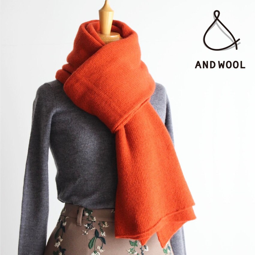 昔ながらの手編み機で1枚1枚編み上げる【カシミヤセーブルの大判ストール】空気をたっぷりと含んだやわらかいニット