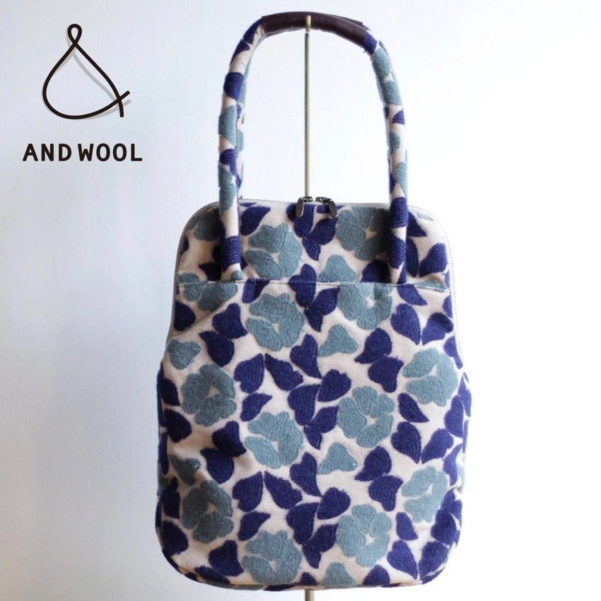 帰省の時やちょっとしたお出かけ、きちんとシーンでも活躍する【椿刺繍のminiバッグ】