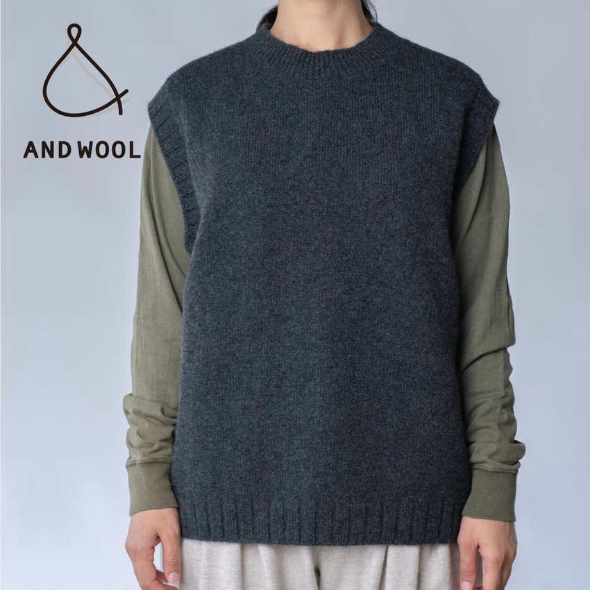 昔ながらの「手編み機」で1枚1枚編み上げる【ホワイトカシミヤ100%のベスト】特別な1着としてぜひどうぞ