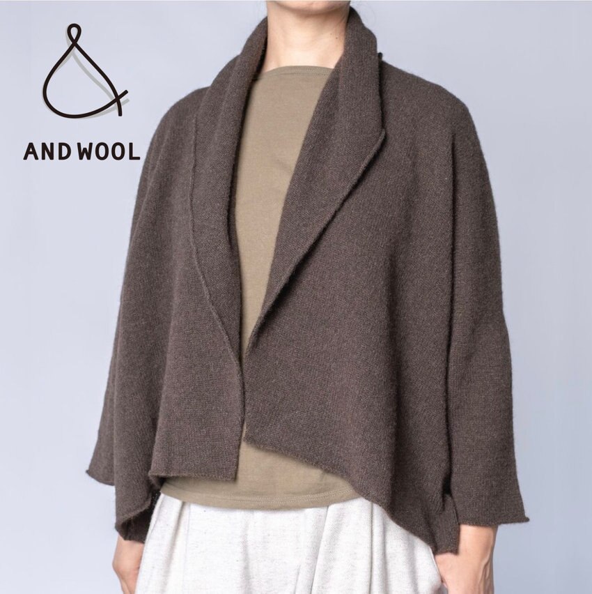 「カジュアルシーンにもオフィスシーンにも」高い技術をもつニット職人が1枚1枚編み上げる【ヤク100%のニットボレロ】