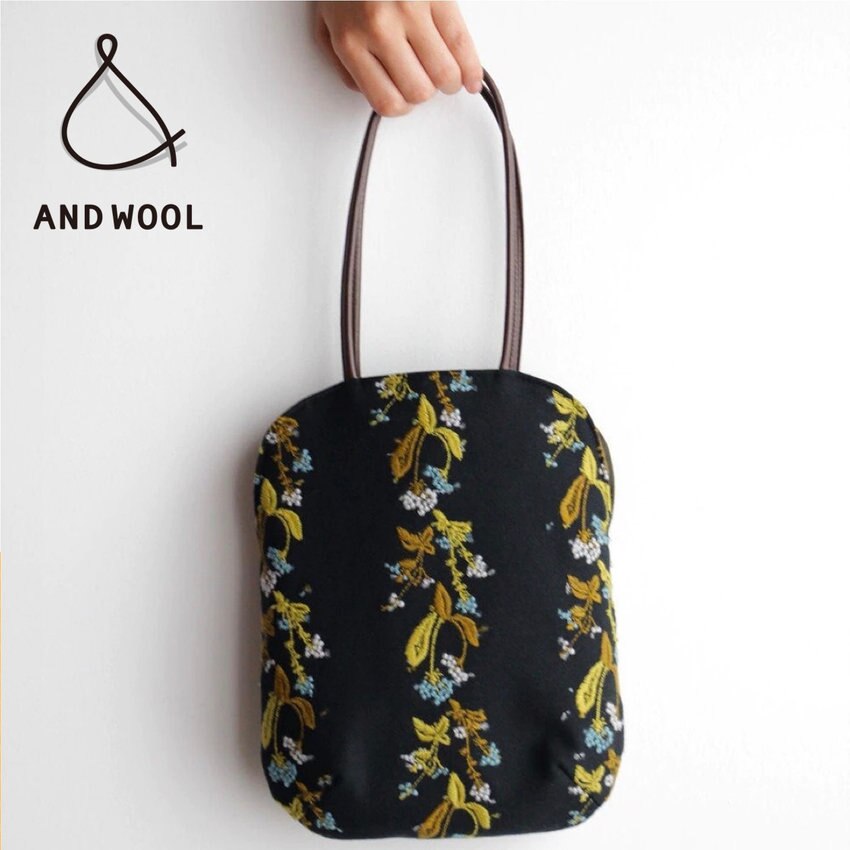 【再入荷しました!!】美しいラインが印象的に表現できる生地にふっくらと立体的な刺繍を施した「撫菜刺繍のバッグ」