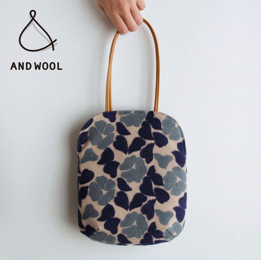 【数量限定再入荷!!】冬の上品な装いと相性がよい「椿刺繍のミニバッグ」可愛らしさもありつつクラシックな雰囲気も