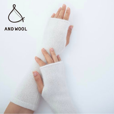 ご家庭でのお洗濯が可能です【ホワイトカシミヤ100%アームウォーマー】肌に直接触れても安心の「上質な天然素材」
