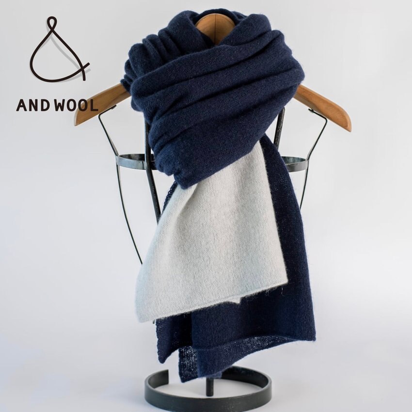 【ホワイトカシミヤ100%の大判ストール】巻き方で色のアクセントを楽しめる「ツートーンカラー」今シーズンの新作です!!