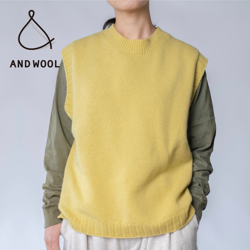 昔ながらの「手編み機」で1枚1枚編み上げる【ホワイトカシミヤ100%のベスト】特別な1着としてぜひどうぞ