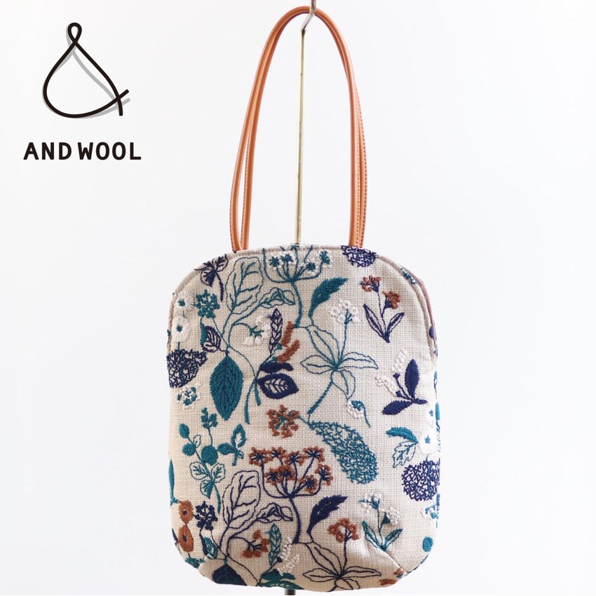 【再入荷しました!!】人気のテキスタイル「筆記帳刺繍のミニバッグ」ちょっとした外出時にちょうどいいサイズ感です