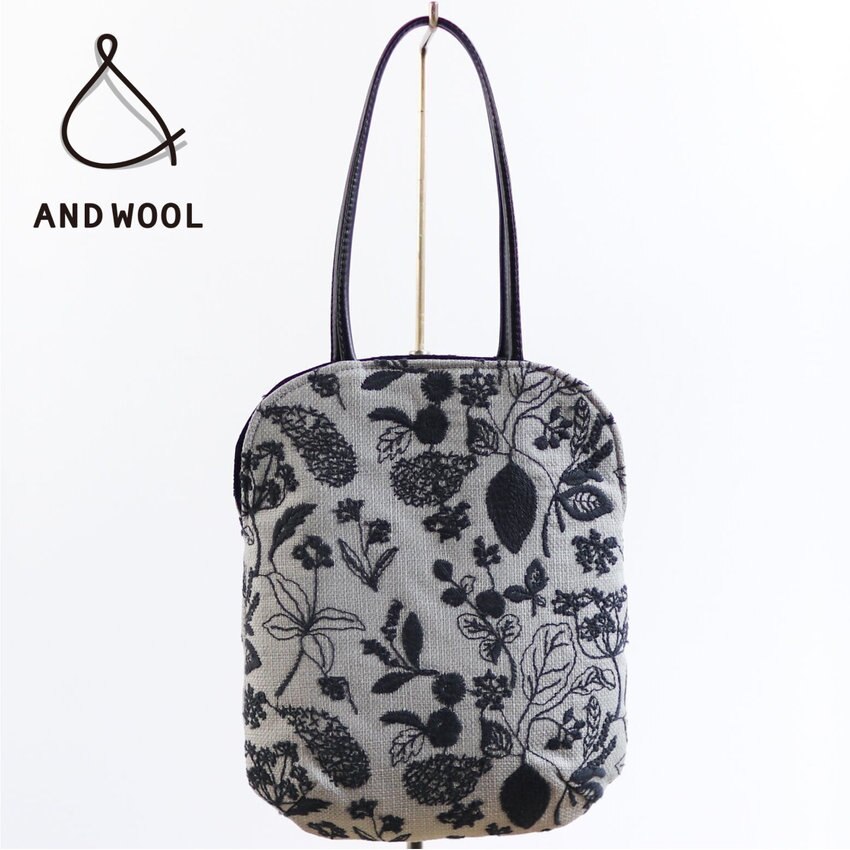 【再入荷しました!!】人気のテキスタイル「筆記帳刺繍のミニバッグ」ちょっとした外出時にちょうどいいサイズ感です