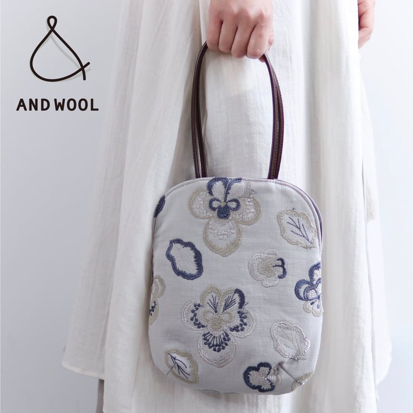 【再入荷しました!!】人気のテキスタイル「ビオラ刺繍のミニバッグ」財布と携帯とペットボトルが入るサイズです