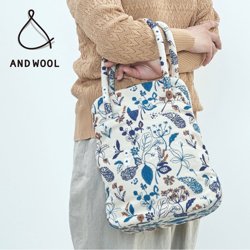 気持ち華やぐ春に。「筆記帳刺繍」のバッグを。 / A4サイズも入ります!