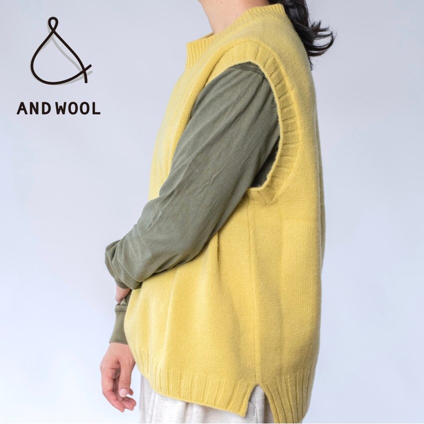 春の装いにぜひどうぞ!! 昔ながらの「手編み機」で1枚1枚編み上げる【ホワイトカシミヤ100%のベスト】