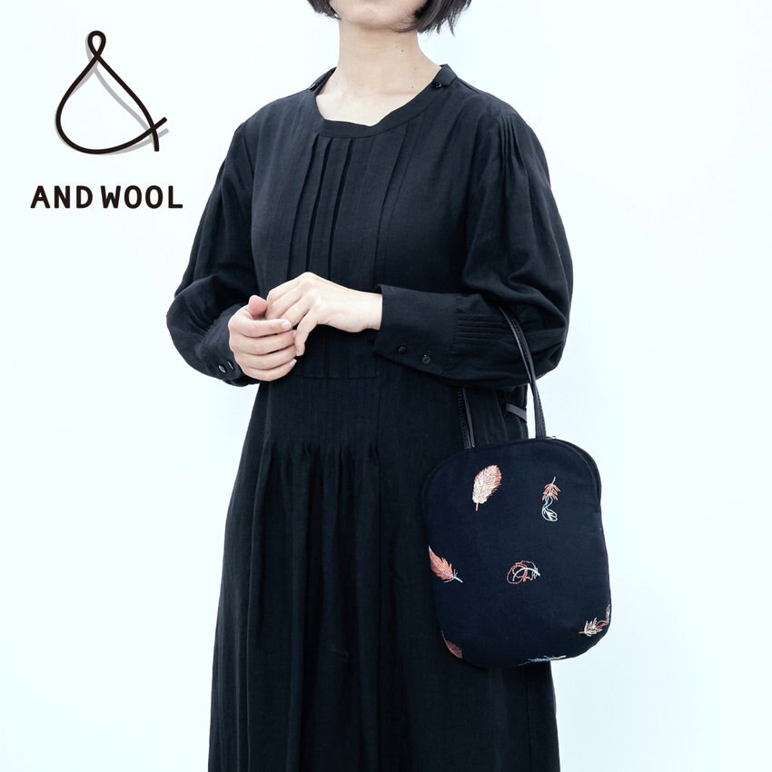 シンプルな装いとの相性も◎上品で個性的な色使い【鳥の羽刺繍のミニバッグ】財布・携帯電話・ペットボトルがちょうど入るサイズ!!