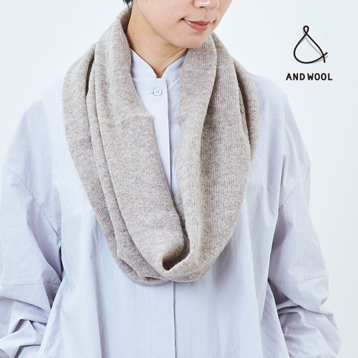 手仕事から生まれた、やさしいカシミヤのスヌード