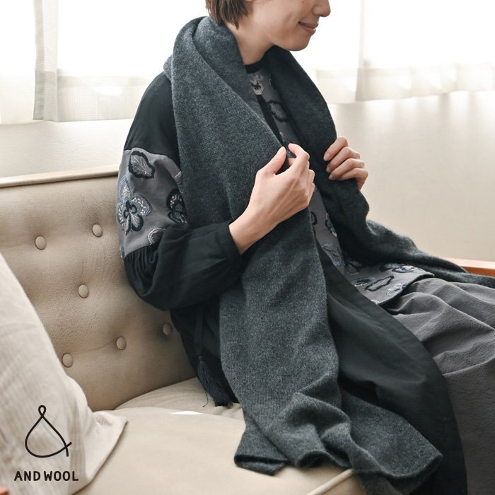 【AND WOOL × muuc スタイリング】カシミヤ大判ストールと過ごす春