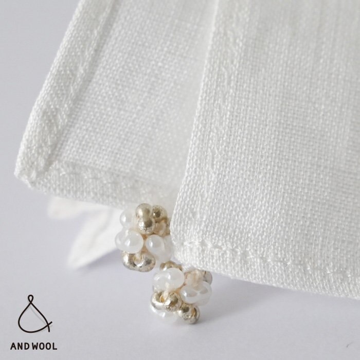 【AND WOOL お出かけ小物】ビーズモチーフが可愛らしい、上質なフレンチリネンのハンカチ