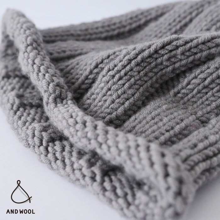 【AND WOOL お出かけ小物】こだわりのウール100%毛糸を使用した、ニット屋さんの手編みニット帽