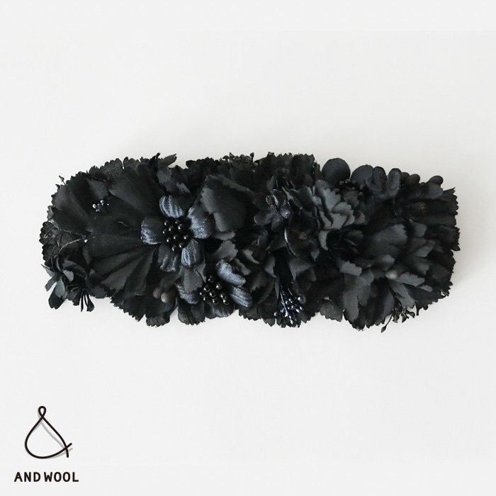 【AND WOOL お出かけ小物】フォーマルシーンにも使いやすい、スタイリングを格上げする上質なブローチ