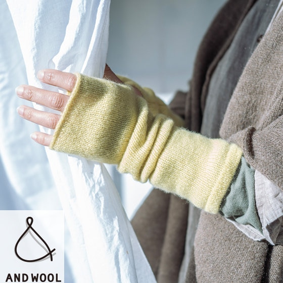 初春にぴったりの温もり。ホワイトカシミヤのアームウォーマー