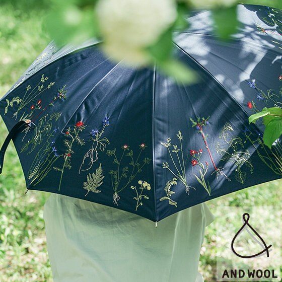 春の陽射しを楽しむ、ボタニカル刺繍の日傘