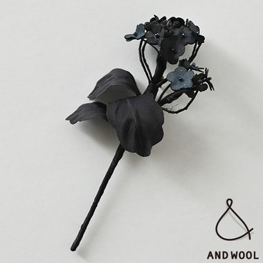 春の装いを彩る、菜の花ブローチ