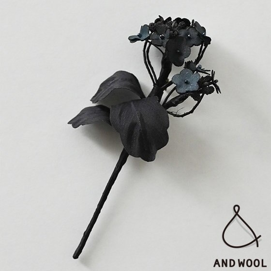 春の装いを彩る、菜の花ブローチ