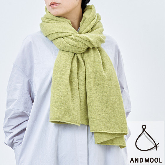 ホワイトカシミヤの暖かさ　首元を優しく包むストール