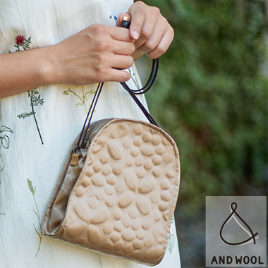 春のお出かけがもっと軽やかに。muuc のポシェットバッグ登場