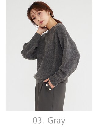 グレーのクルーネックニット プルオーバー