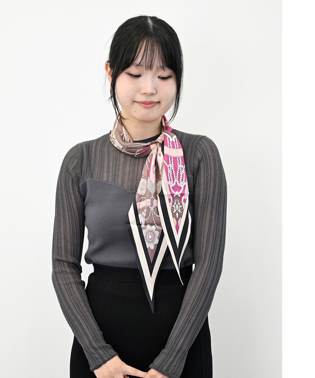 特集】スカーフ＆ストール巻き方講座 | ONWARD CROSSET