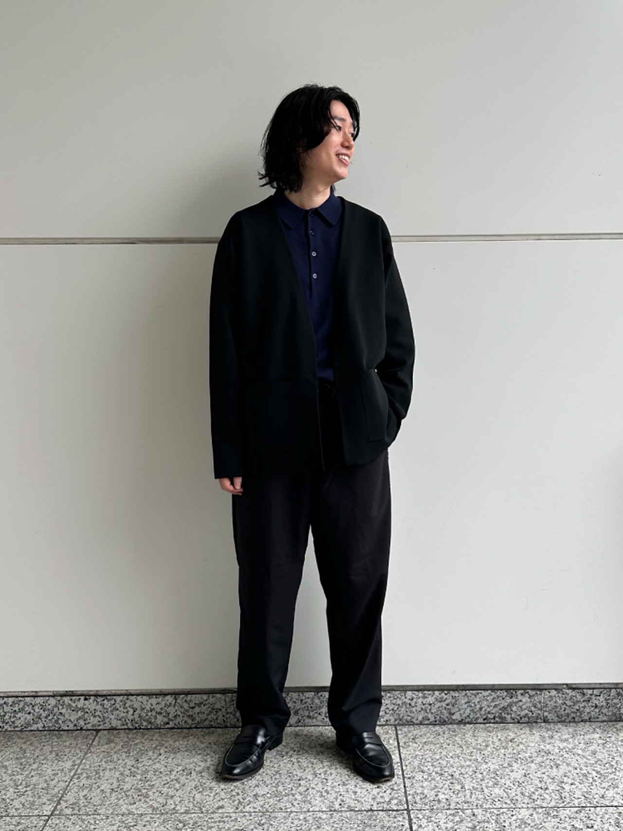 アンフィーロメンズのニットジャケットのコーデ