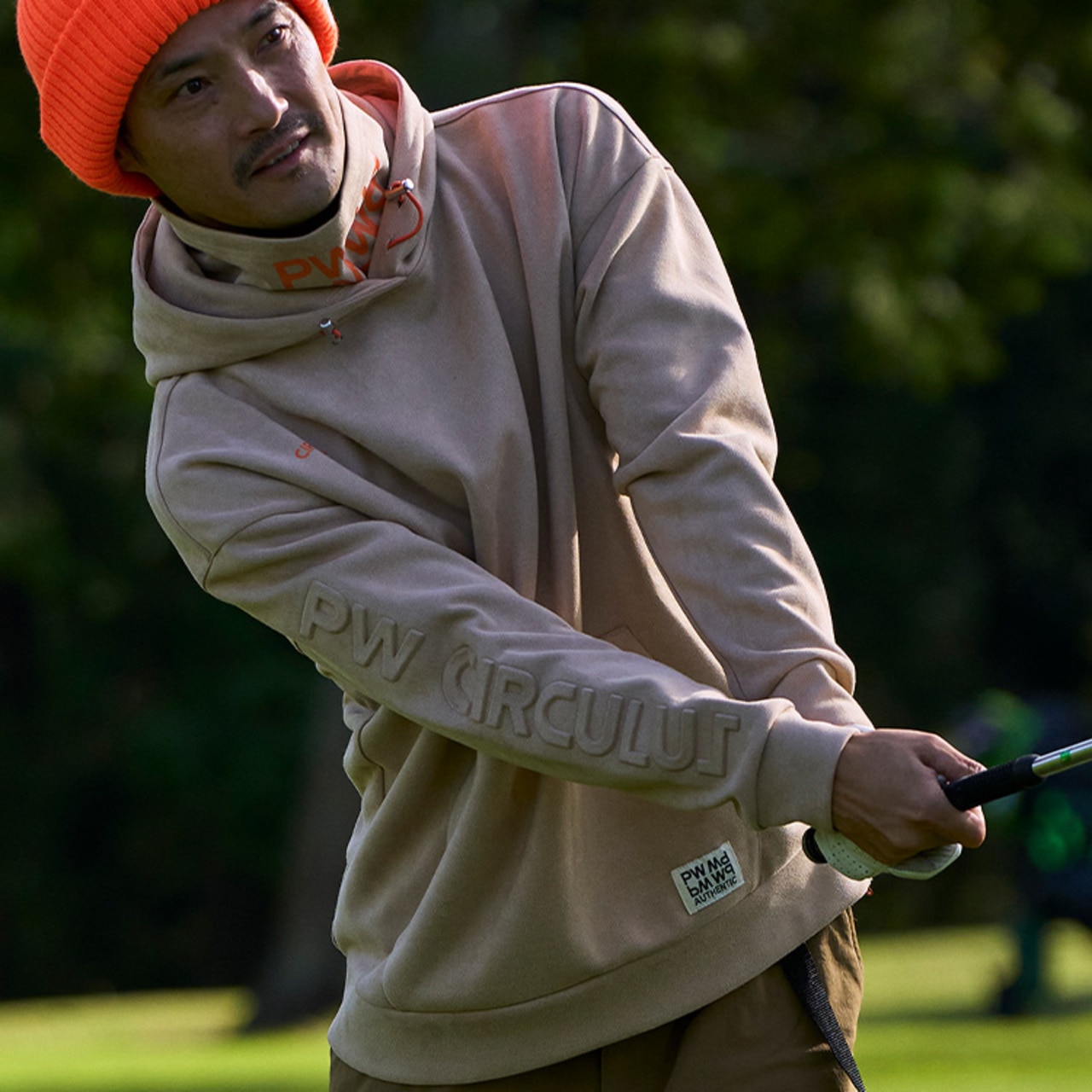 PWCIRCULUS,ゴルフウエア,気温別コーディネートの画像,そろそろ準備15℃~10℃コーデ4,メンズコーディネート,メンズモデルのパターシーン3