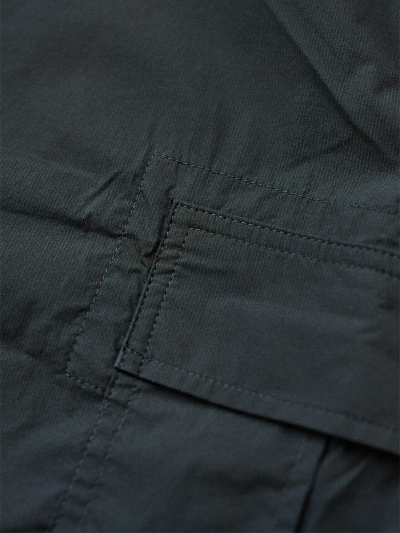 Light Move カーゴパンツのステッチ