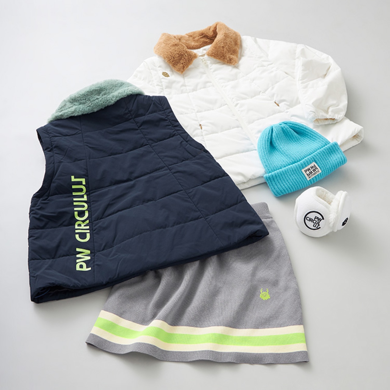 PWCIRCULUS,PW,ゴルフアウター,WOMENS,LADIES,3way,2way,ジャケット,ベスト,ファー襟,防寒,冬ゴルフ,袖外せる,軽量,ホワイト,ネイビー,蛍光ニット帽,ニットスカート