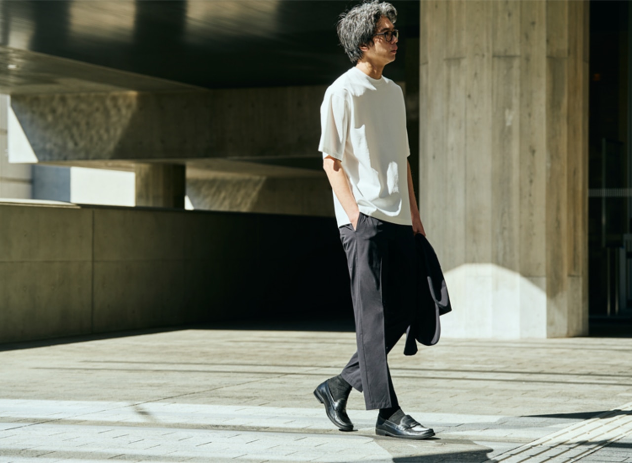 FINE MOVE機能美パンツのモノトーンのコーデ