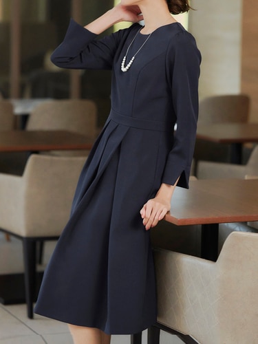 アシンメトリータックフレアワンピース / Tiaclasse | ファッション