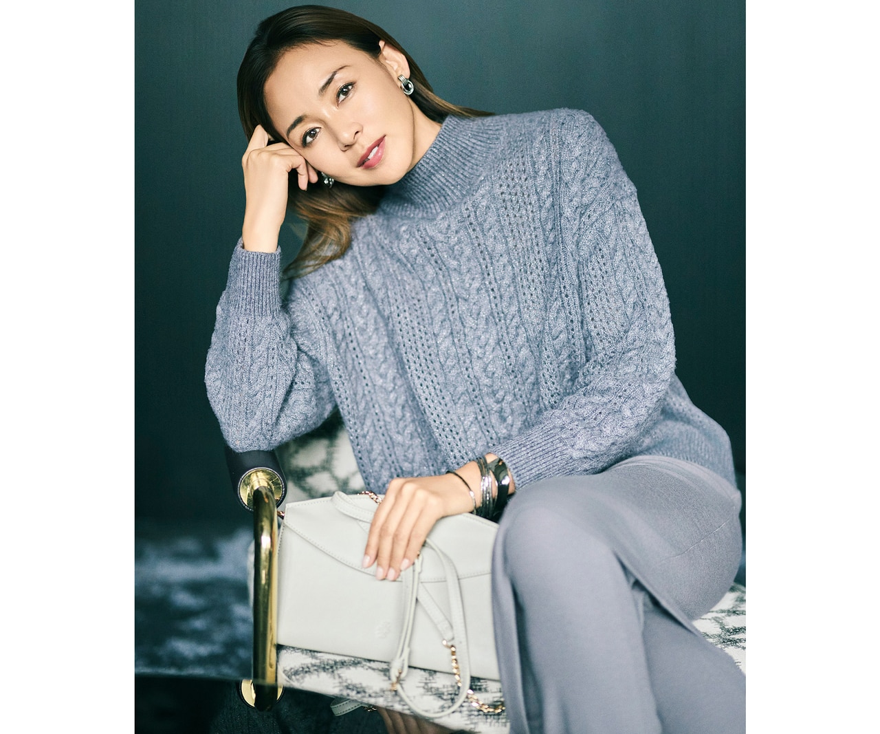 ラメケーブルニット