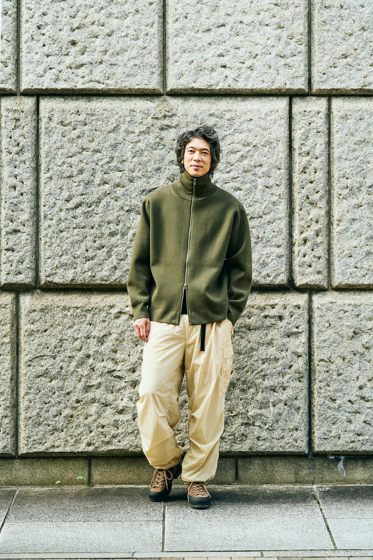 ウォーム ライトムーブ カーゴパンツのコーデ