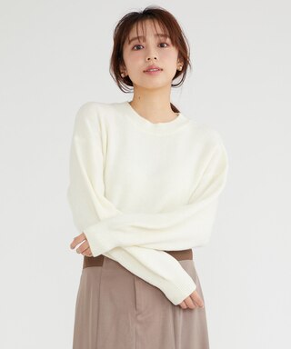 アイボリーのクルーネックニット プルオーバー