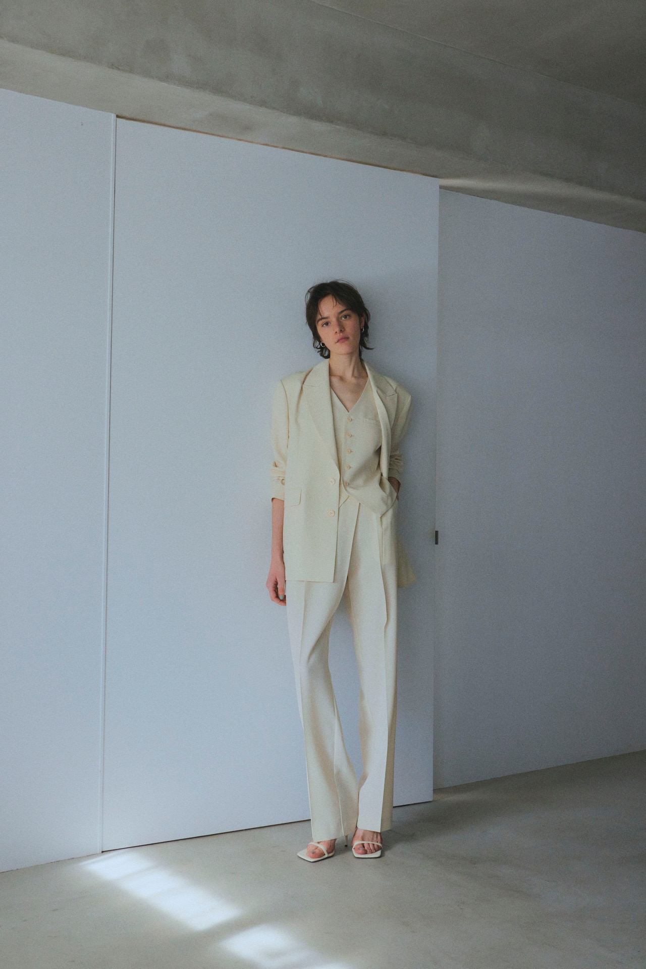 新しい女性らしさ ロングコート+ワンピース