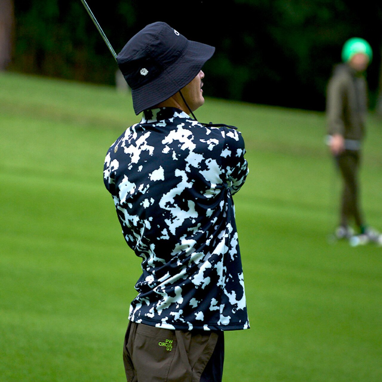 PWCIRCULUS,ゴルフウエア,気温別コーディネートの画像, 今の着こなし20℃~15℃コーデ1,メンズコーディネート,スイング画像2