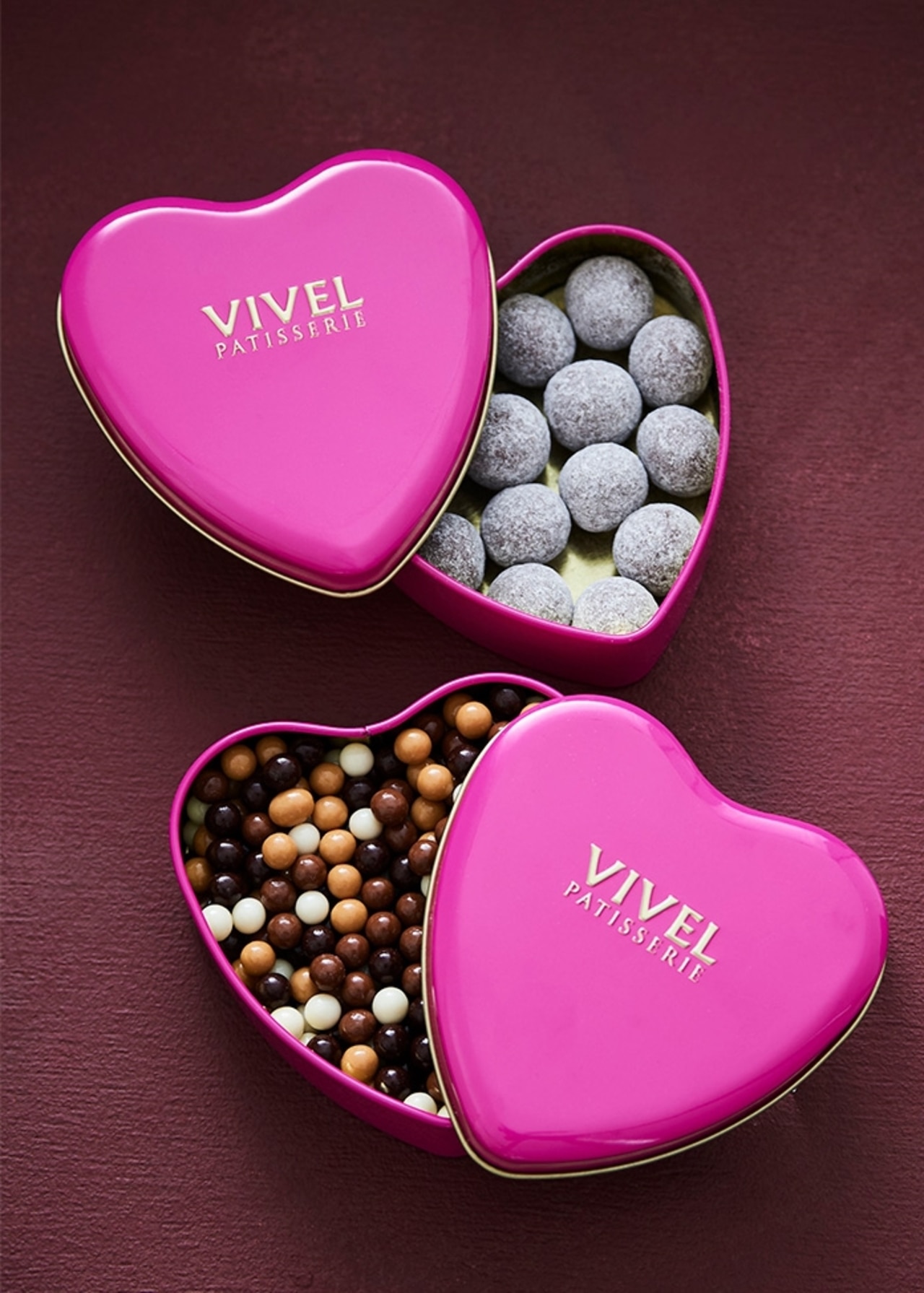 華やかなハート缶のチョコレート