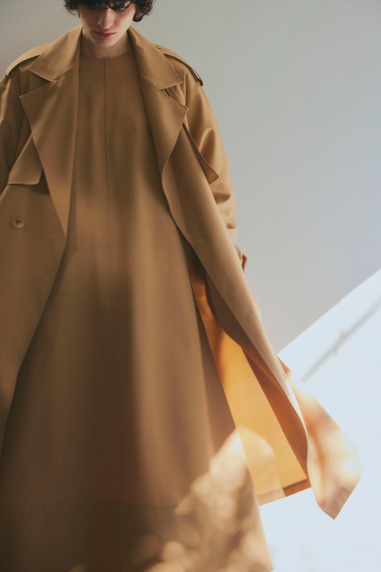 新しい女性らしさ ロングコート+ワンピース