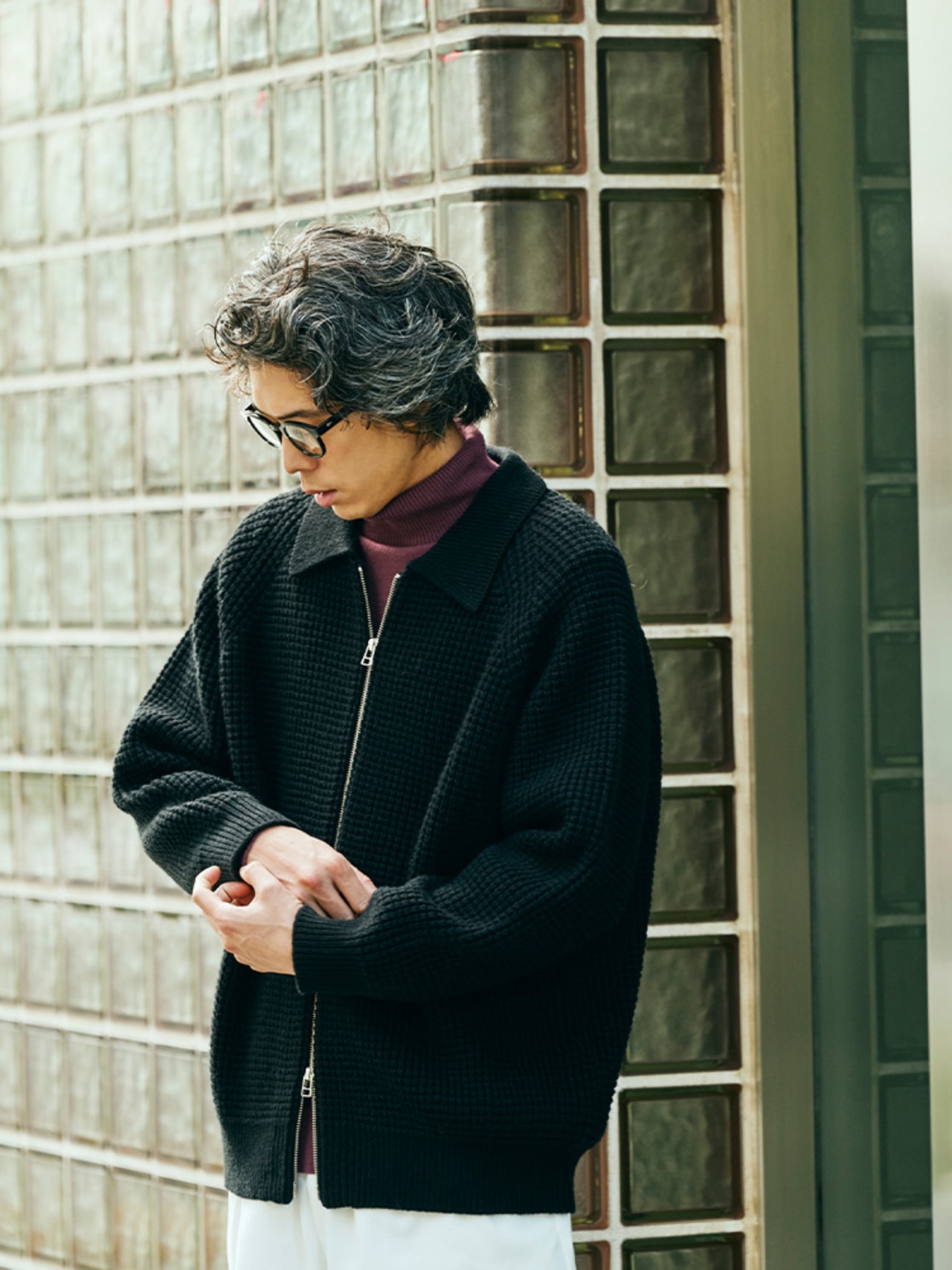 アンフィーロ メンズのニットの着こなし