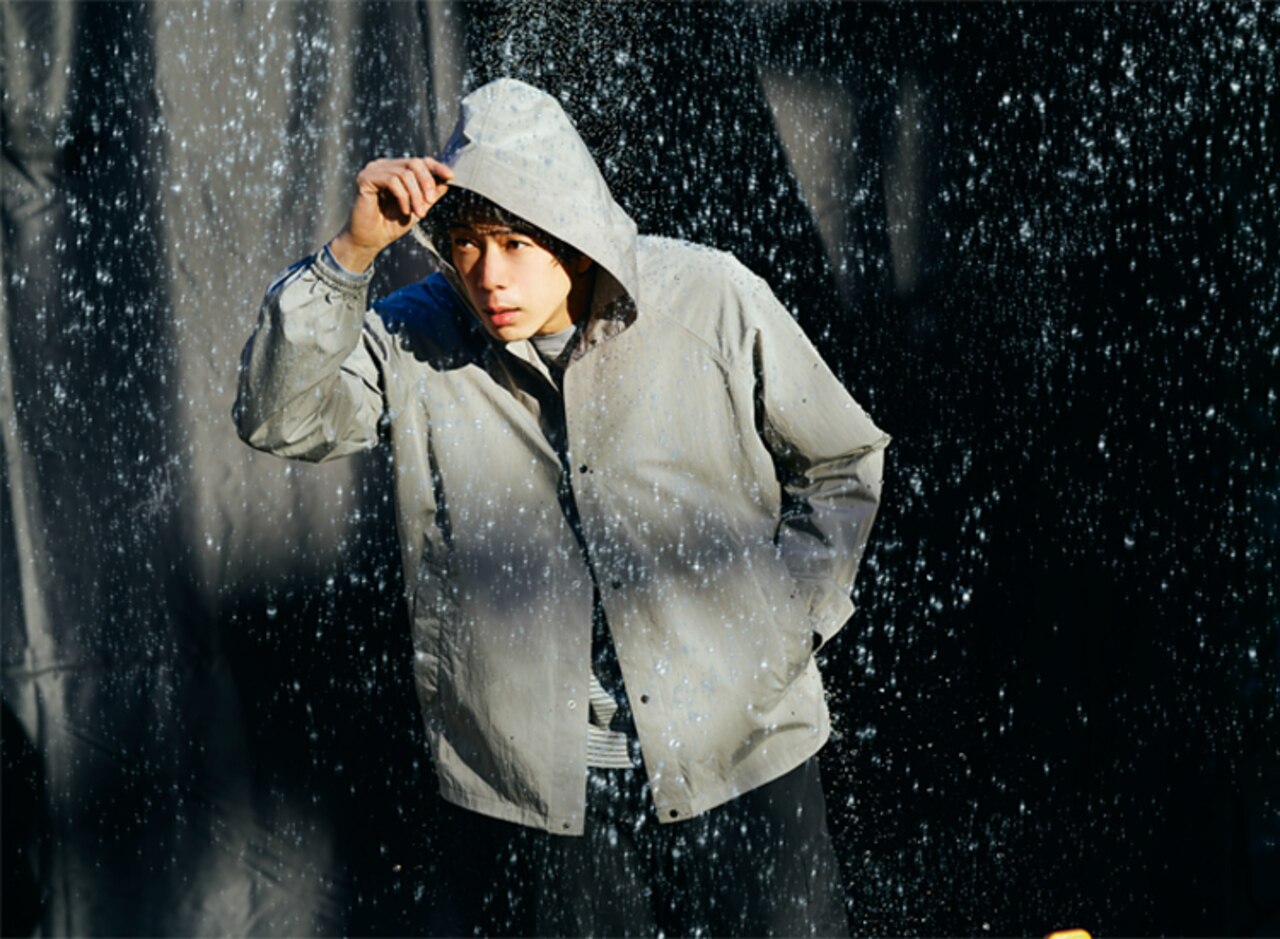 急な雨にも対応できるメンズアウター