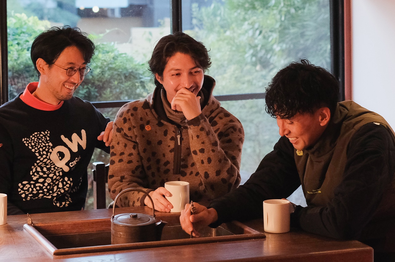 PWCIRCULUS,ピーダブ,PW,ゴルフウエア,POP&WIT&TRIP,佐賀の旅,和多屋別荘,3人が談笑しているシーン画像4