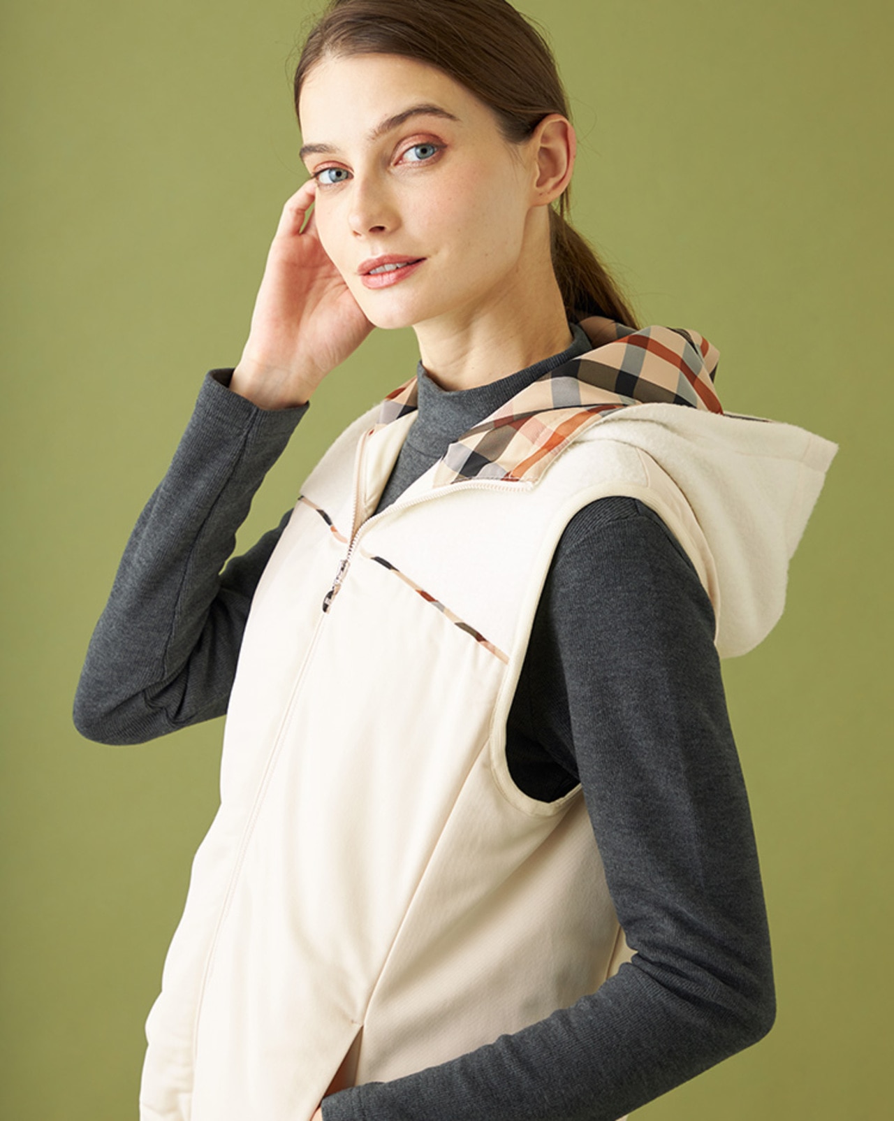 DAKSGOLF,DAKS,ゴルフアウター,おススメ,WOMENS,LADIES,ジャケット,ブルゾン,フリースジャケット,フリース,防寒,冬ゴルフ,チェック,フード,ベージュ