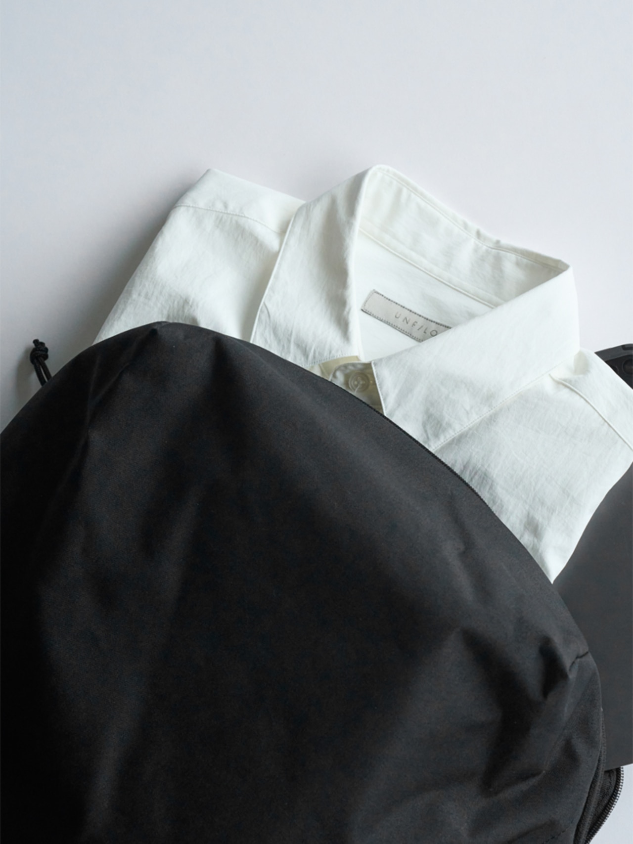 カバンにしまってある白シャツ