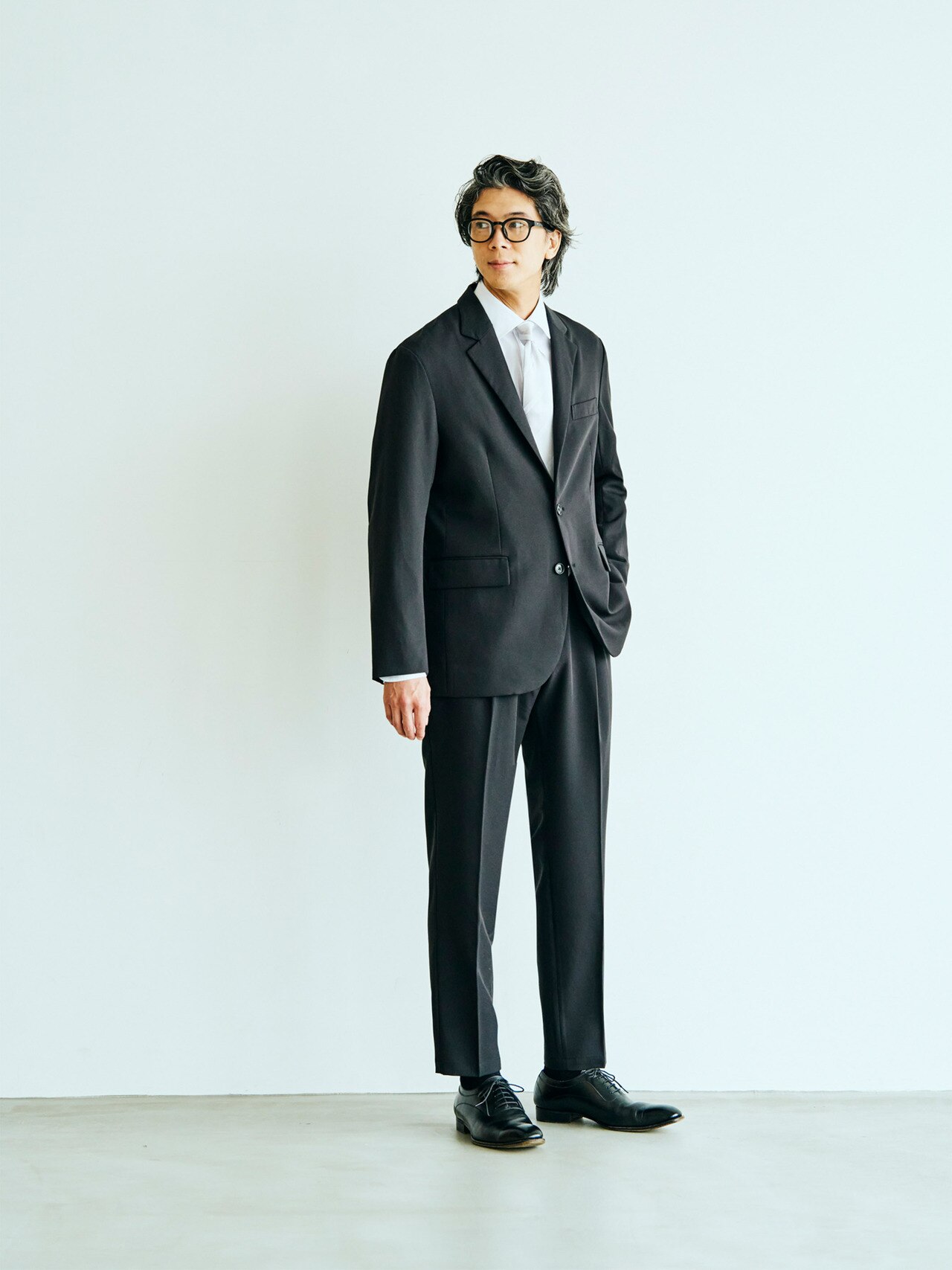 ブラックのスーツの入園式、卒園式の服装