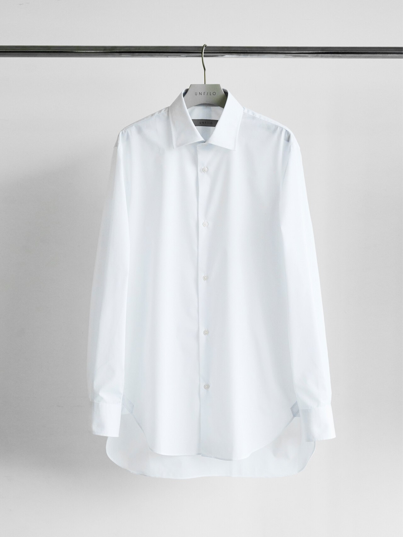 アンフィーロメンの白シャツ